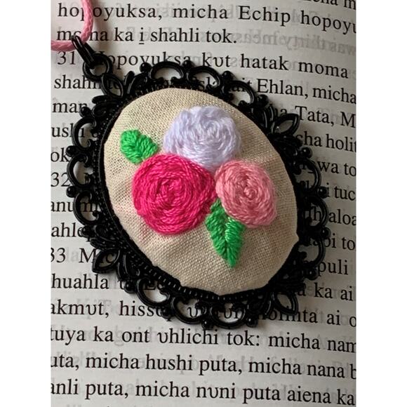Rose Bouquet Handmade Embroidery Cameo Necklace - Picture 2 of 5